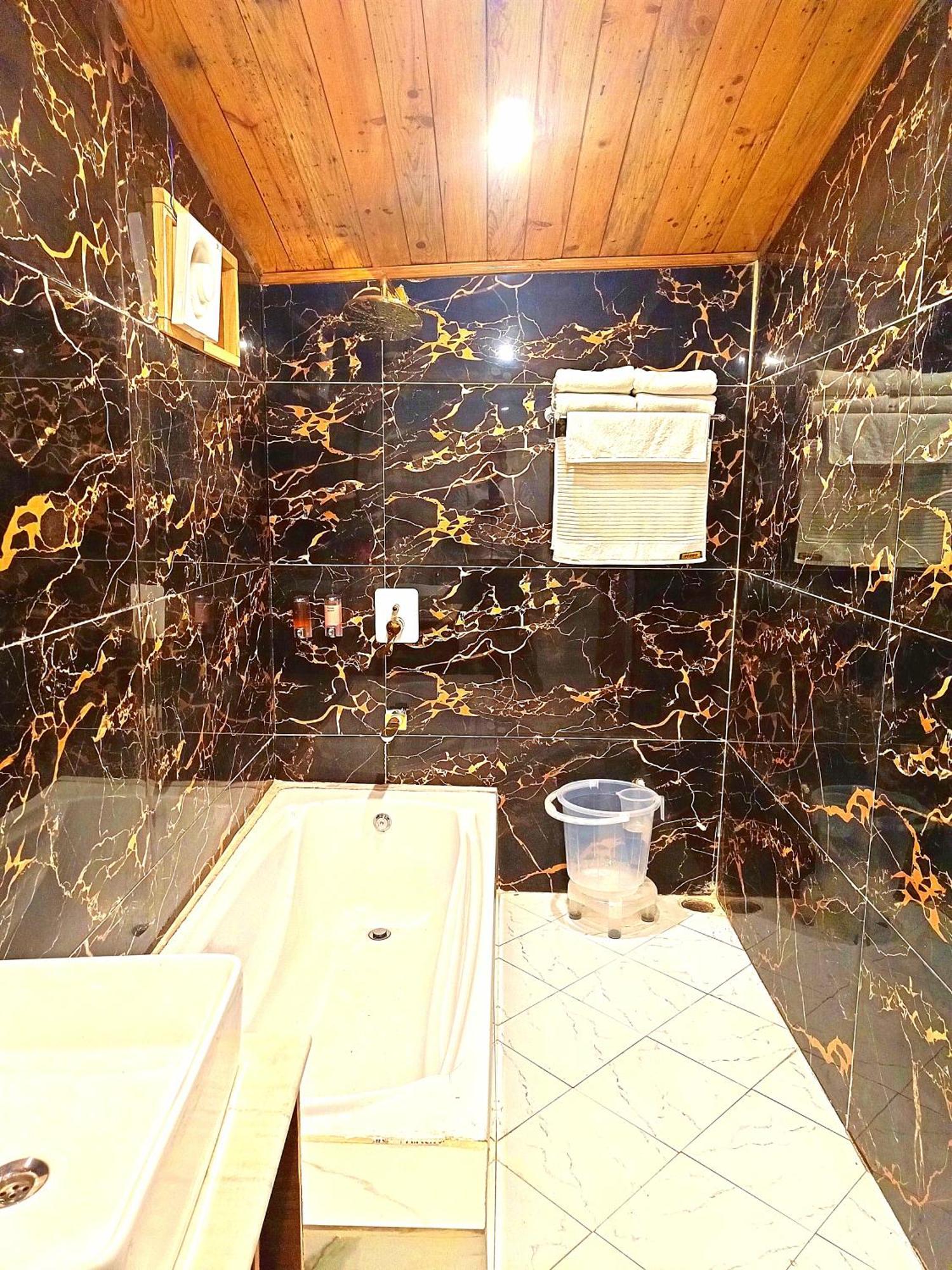 Aaroham Resort Shimla ! Luxury Cottage By Aamod Group Pokój zdjęcie